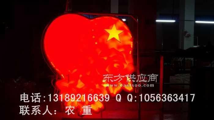 我之前上班的公司倒闭了，老婆找我岳父帮我托关系，找了一个工作，但是新单位的女老板对我不正经怎么办？